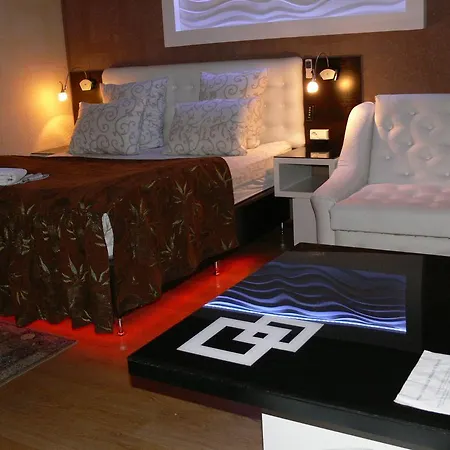 Apart Otel Dom *